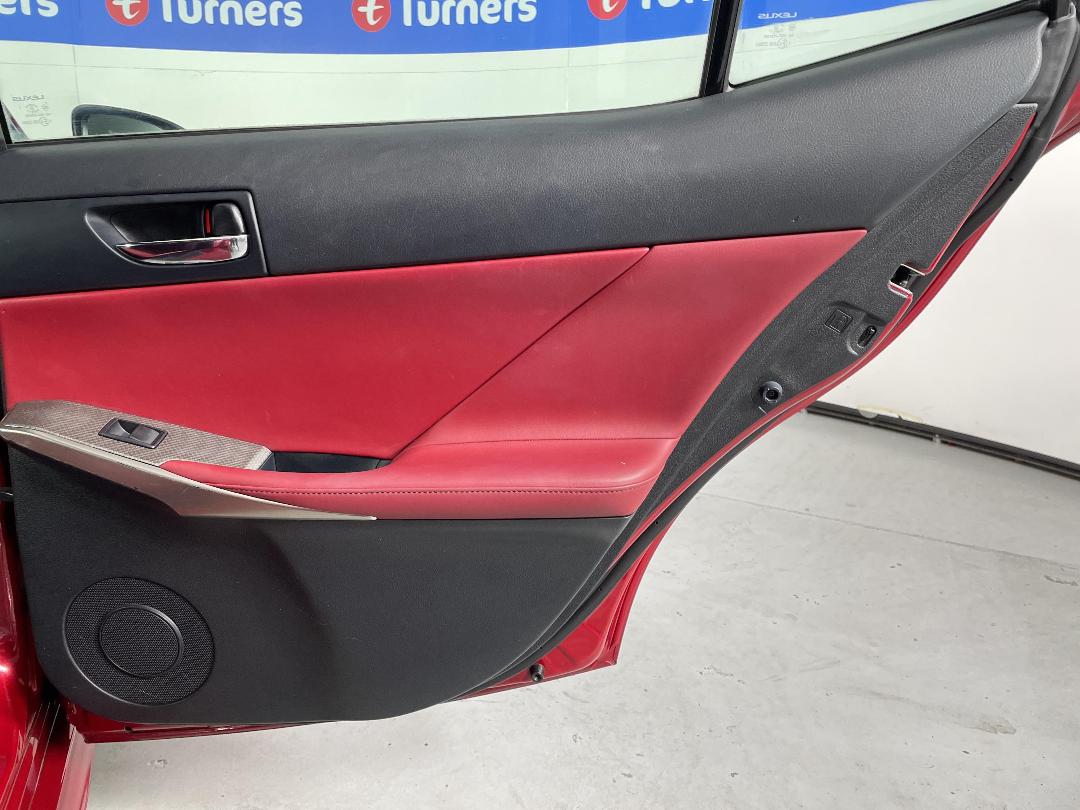 Photo '19' of Lexus IS300H Photo '19' of Lexus IS300H