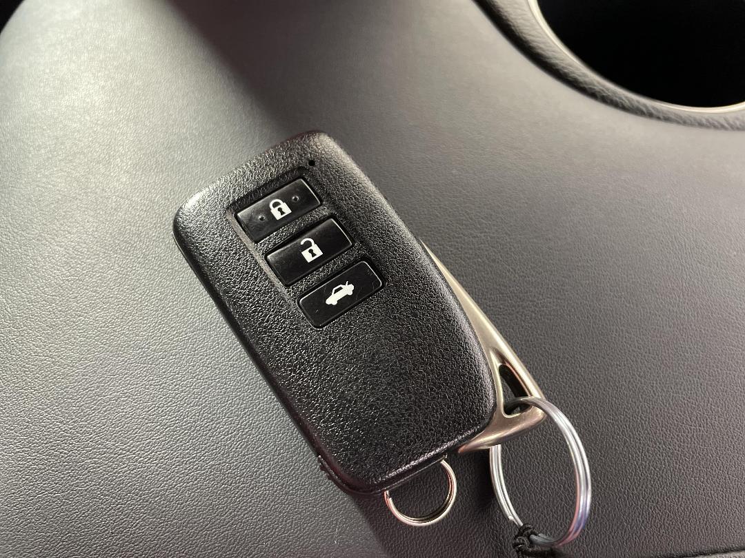 Photo '22' of Lexus IS300H Photo '22' of Lexus IS300H