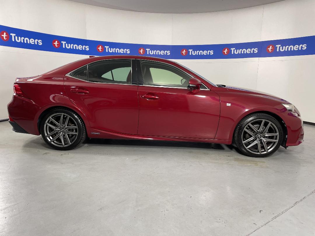 Photo '23' of Lexus IS300H Photo '23' of Lexus IS300H