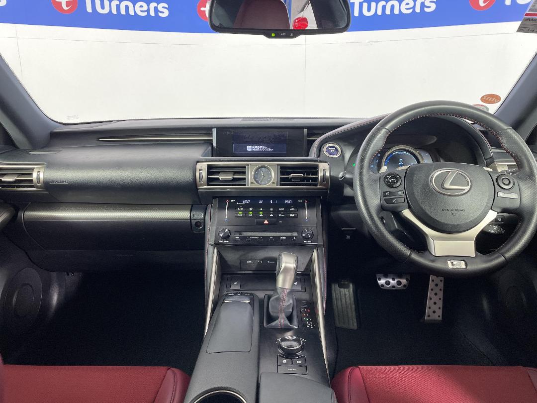 Photo '17' of Lexus IS300H Photo '17' of Lexus IS300H