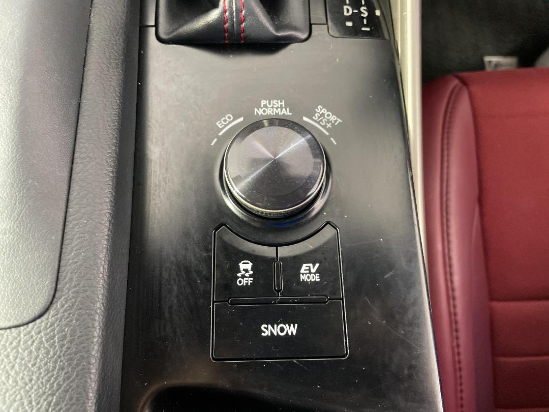 Photo '29' of Lexus IS300H Photo '29' of Lexus IS300H