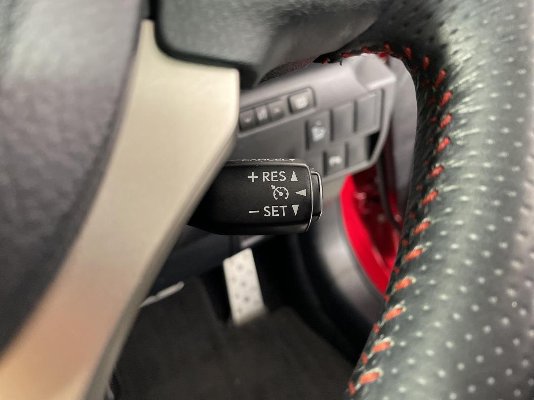 Photo '34' of Lexus IS300H Photo '34' of Lexus IS300H