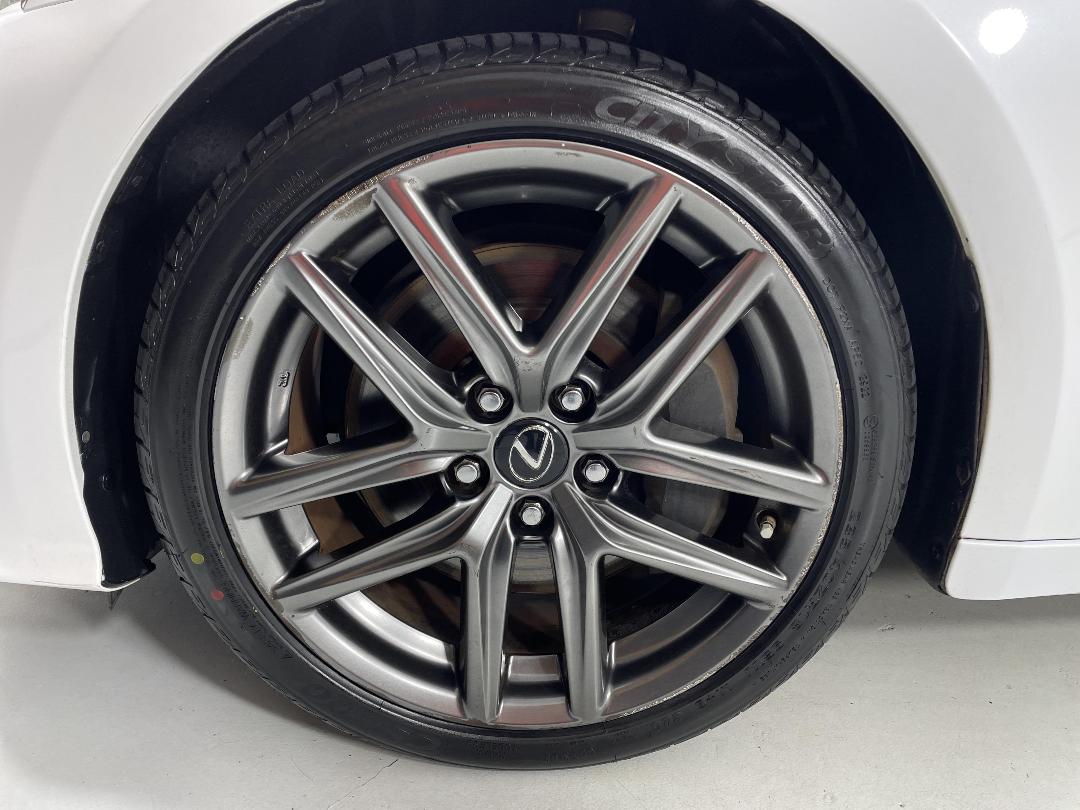 Photo '10' of Lexus IS350