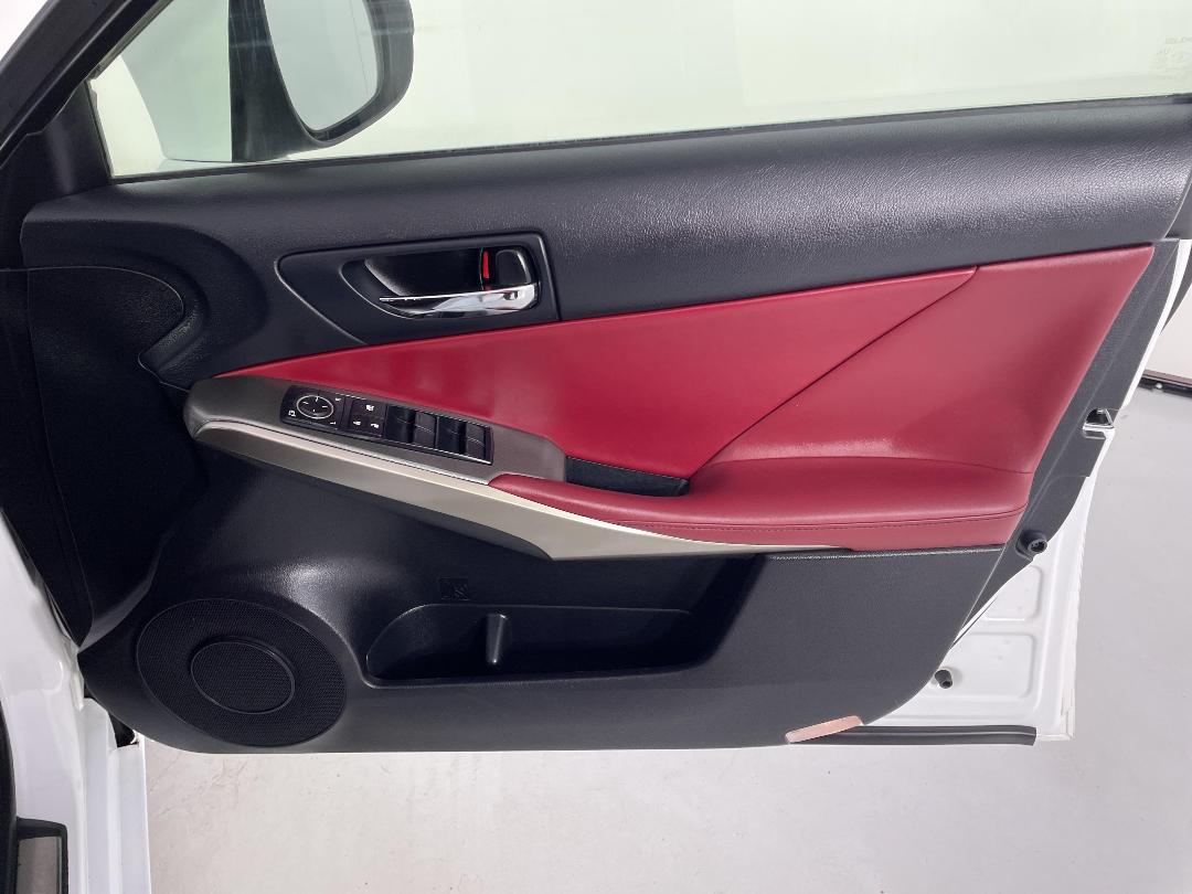 Photo '15' of Lexus IS350