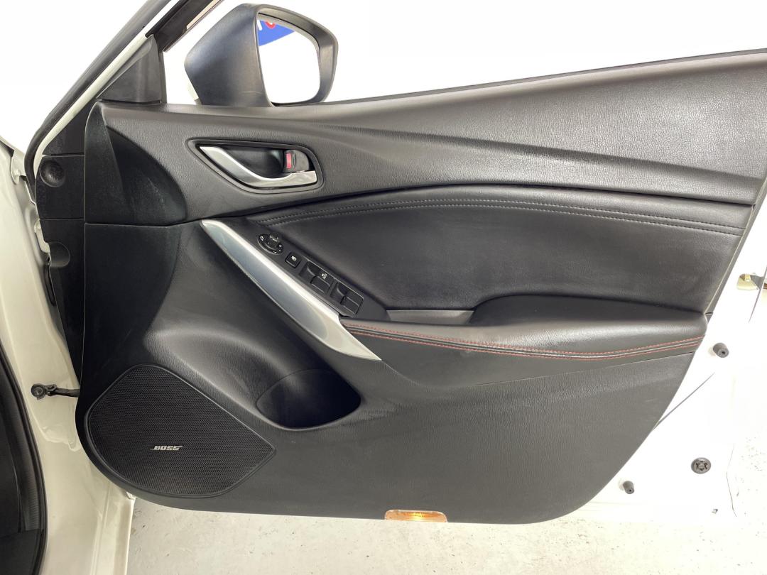 Photo '15' of Mazda Atenza