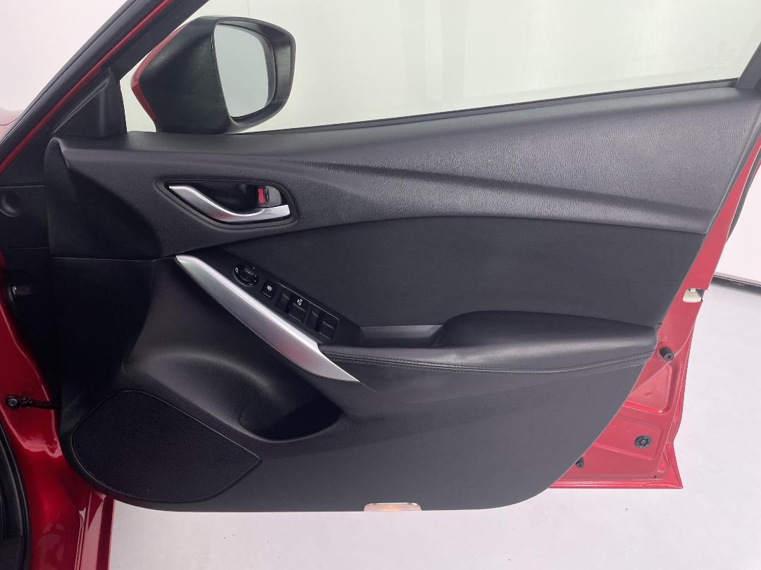 Photo '15' of Mazda Atenza