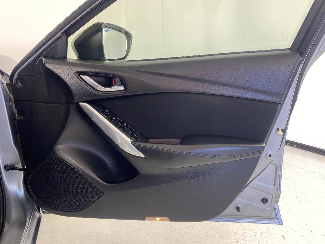 Photo '15' of Mazda Atenza