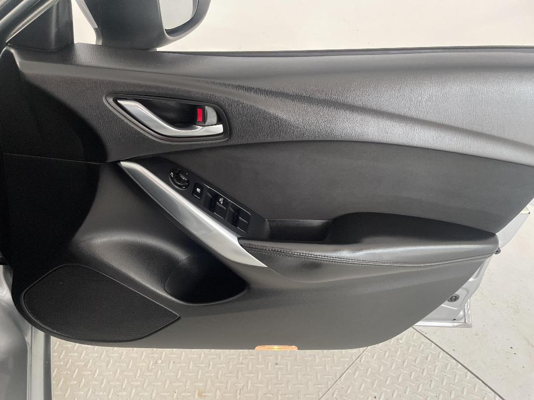 Photo '15' of Mazda Atenza