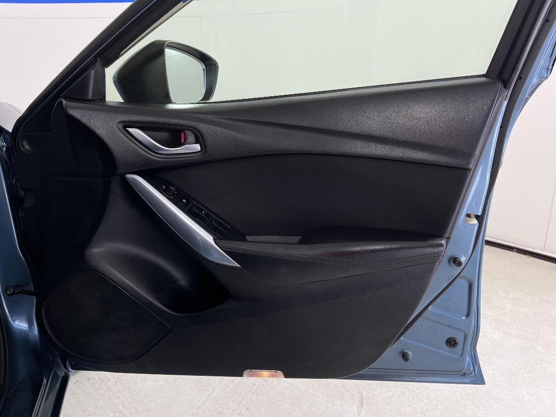 Photo '15' of Mazda Atenza