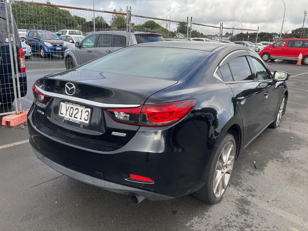 Photo '4' of Mazda Atenza