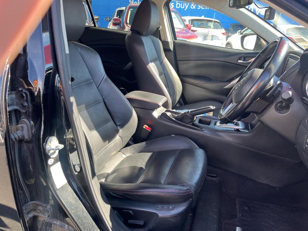 Photo '15' of Mazda Atenza