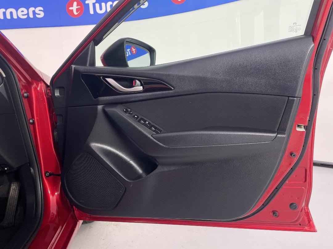 Photo '15' of Mazda Axela