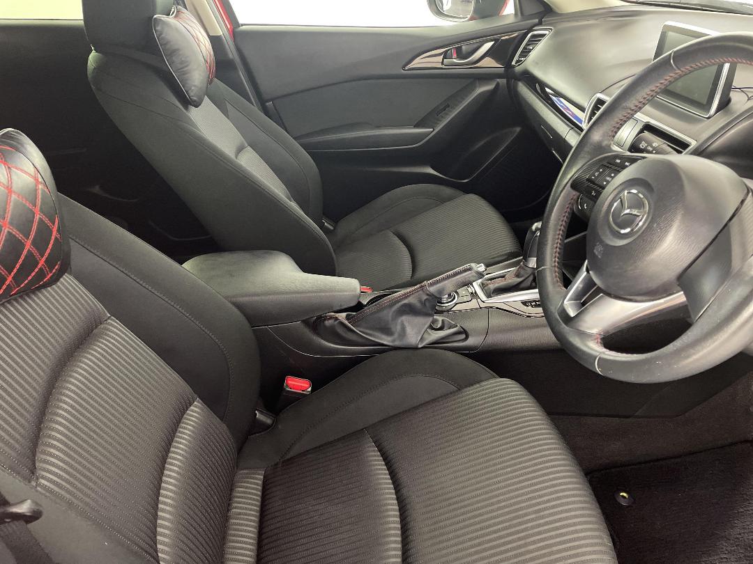 Photo '16' of Mazda Axela