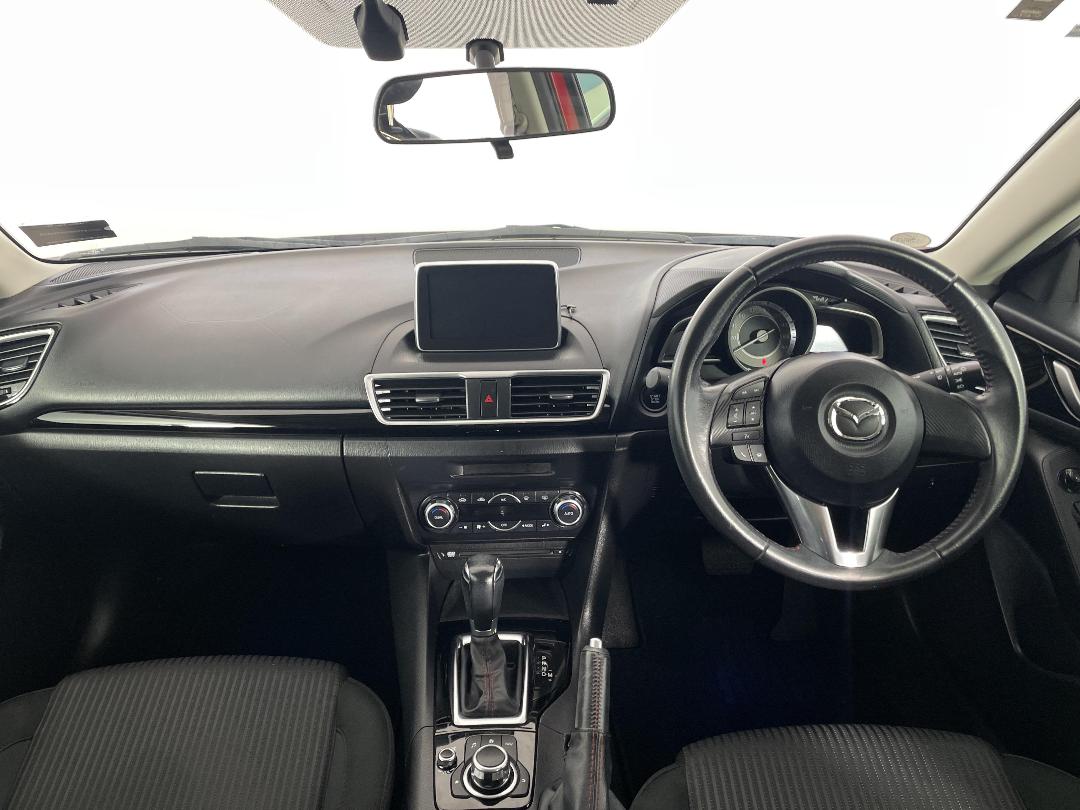 Photo '17' of Mazda Axela