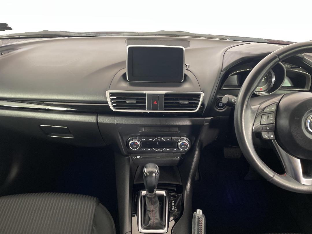 Photo '18' of Mazda Axela