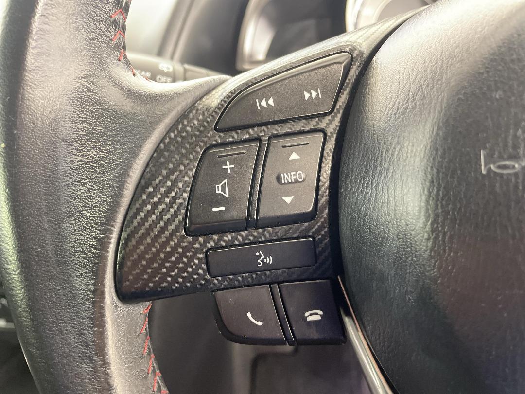 Photo '24' of Mazda Axela