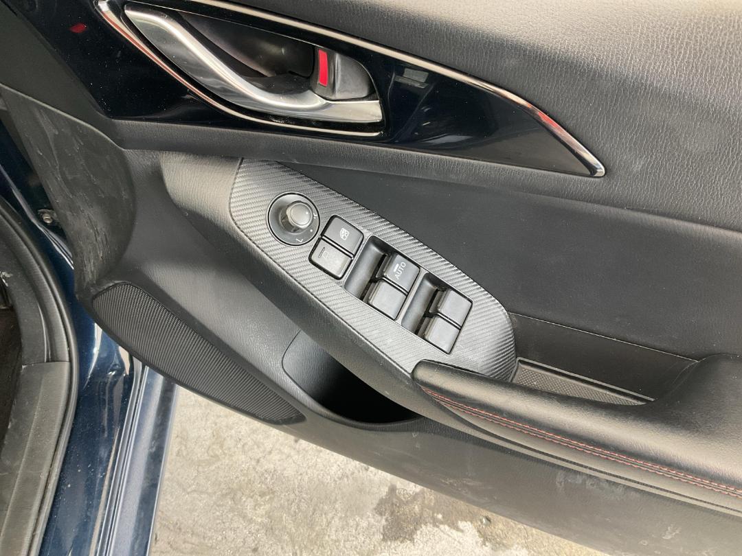 Photo '26' of Mazda Axela Photo '26' of Mazda Axela