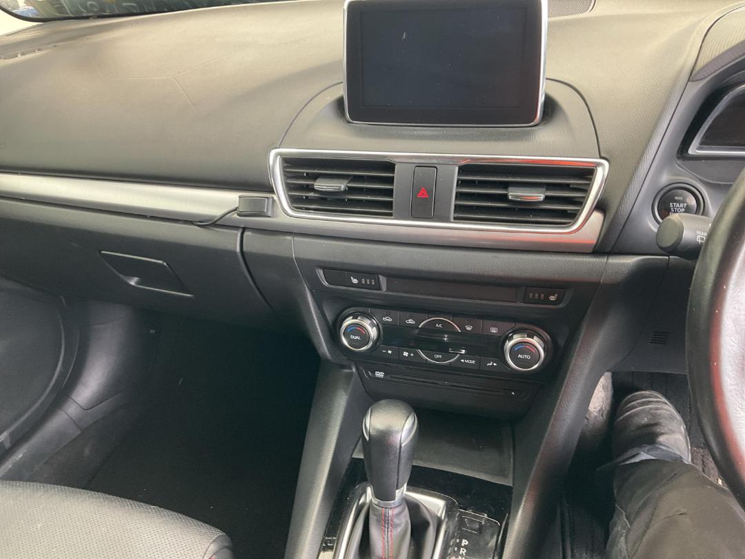 Photo '29' of Mazda Axela Photo '29' of Mazda Axela