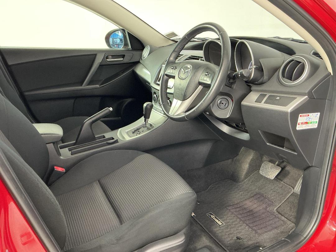 Photo '16' of Mazda Axela