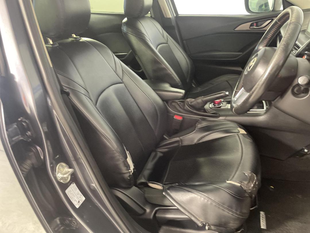 Photo '16' of Mazda Axela