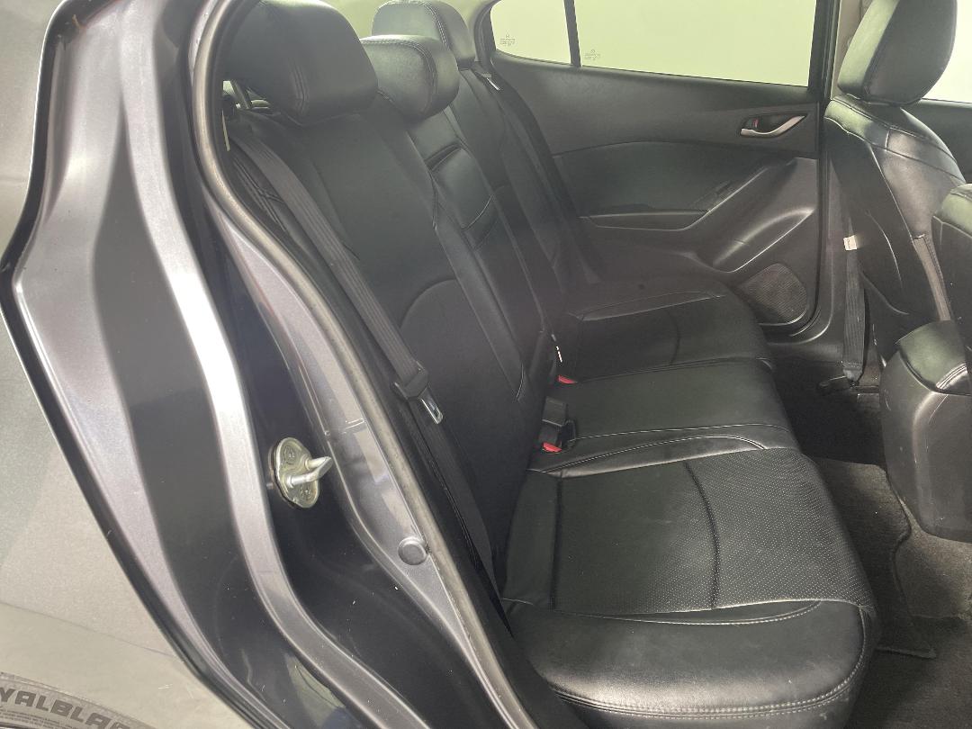 Photo '20' of Mazda Axela