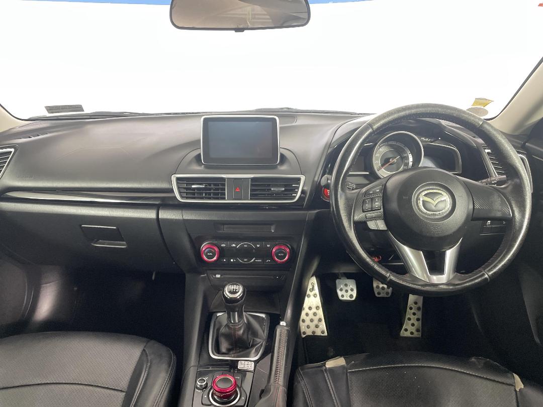 Photo '17' of Mazda Axela