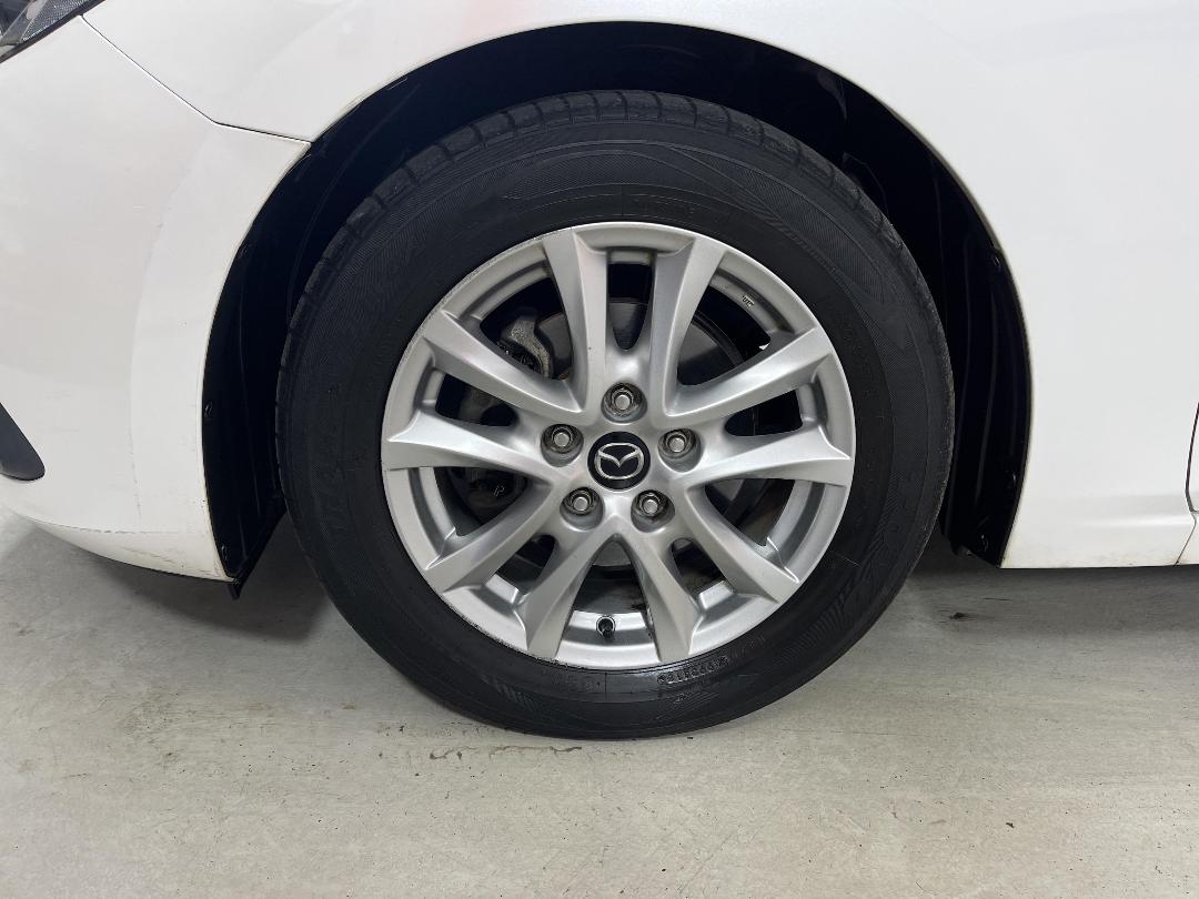 Photo '10' of Mazda Axela Photo '10' of Mazda Axela