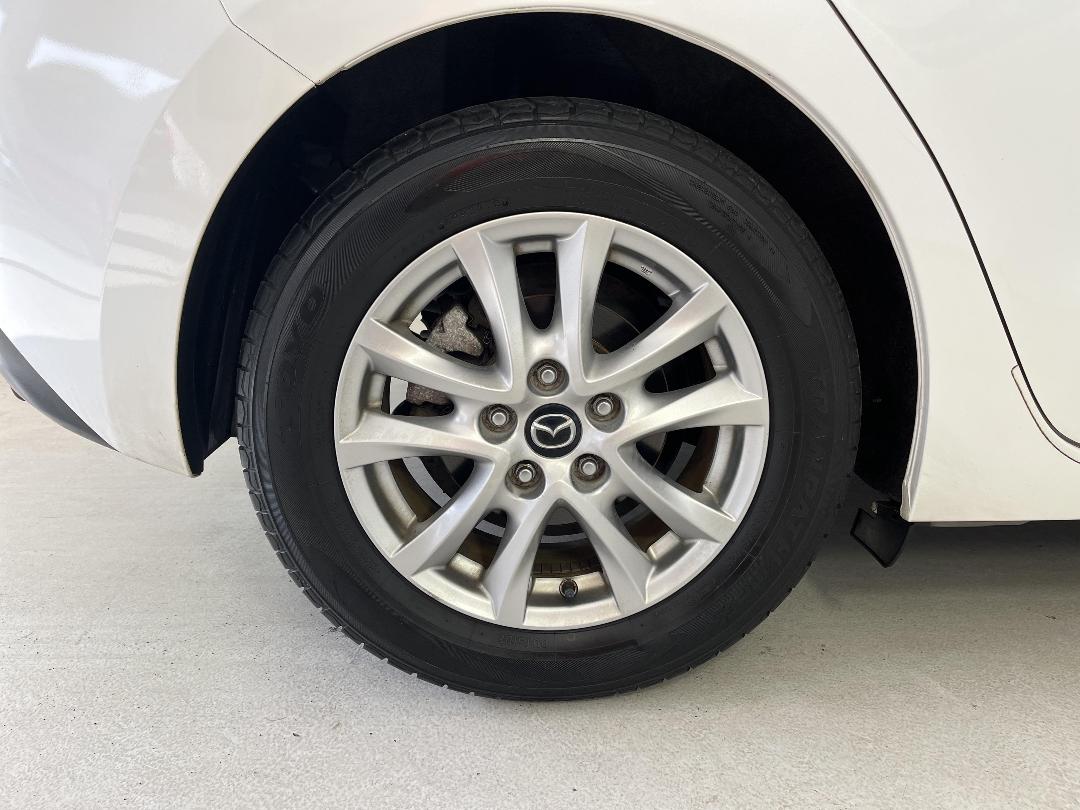 Photo '12' of Mazda Axela Photo '12' of Mazda Axela