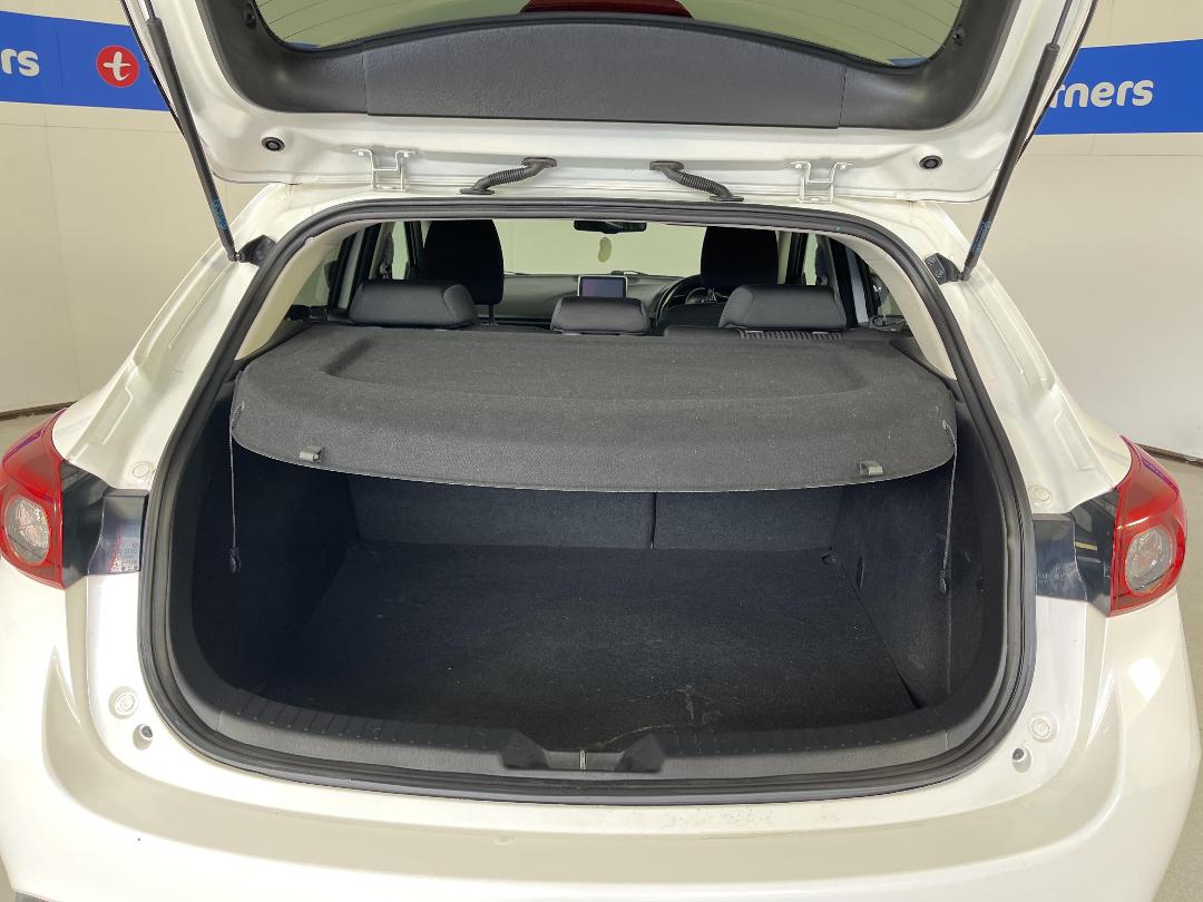 Photo '14' of Mazda Axela Photo '14' of Mazda Axela