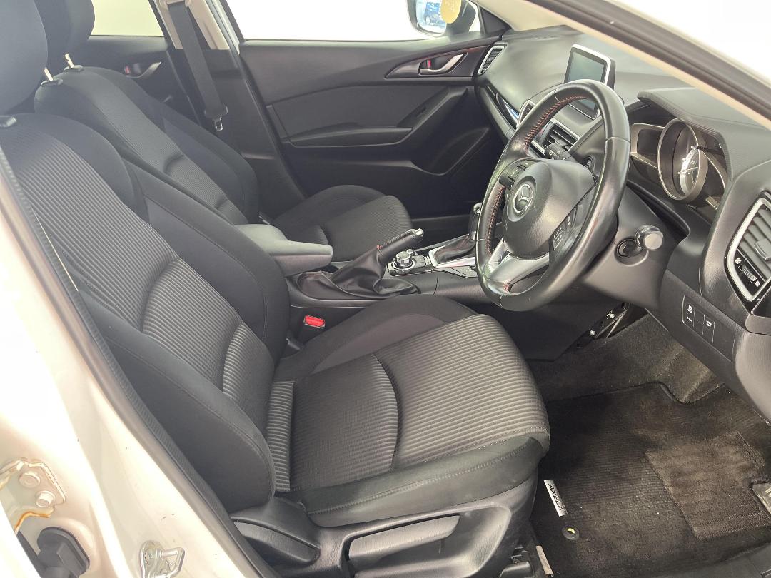 Photo '16' of Mazda Axela Photo '16' of Mazda Axela