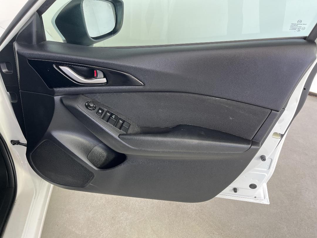 Photo '15' of Mazda Axela Photo '15' of Mazda Axela