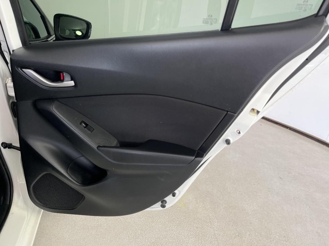 Photo '19' of Mazda Axela Photo '19' of Mazda Axela