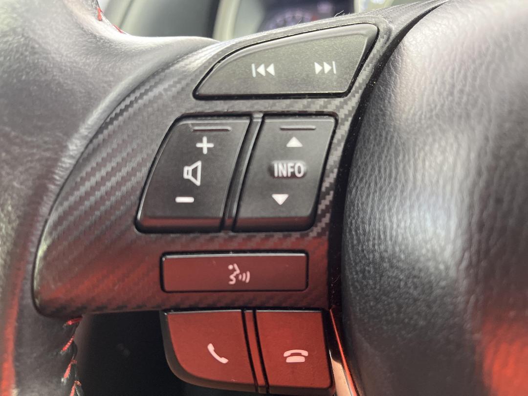 Photo '28' of Mazda Axela Photo '28' of Mazda Axela