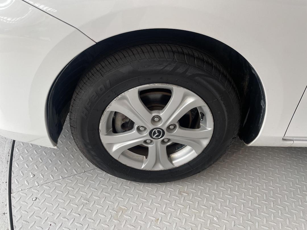 Photo '10' of Mazda Axela