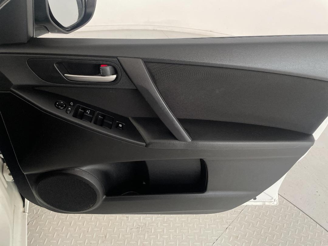 Photo '15' of Mazda Axela