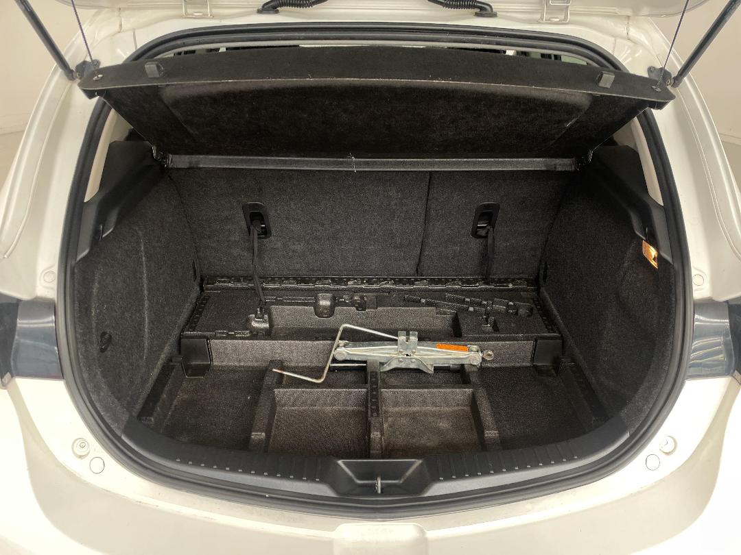 Photo '14' of Mazda Axela