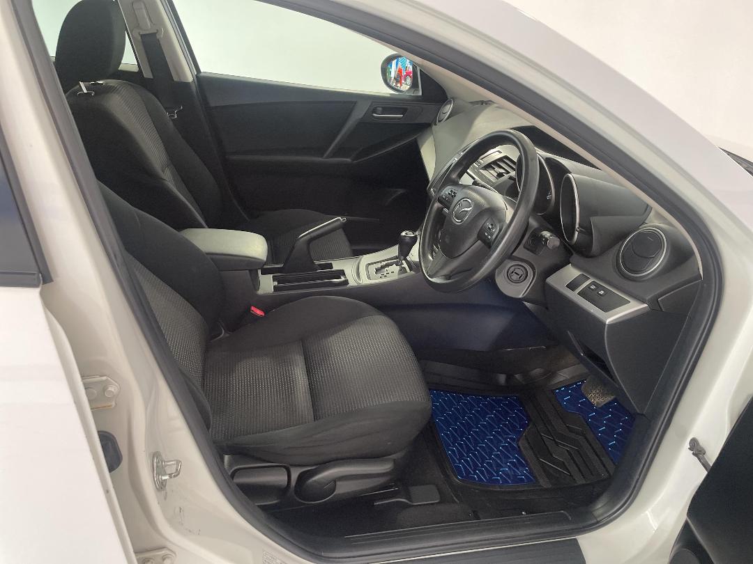 Photo '16' of Mazda Axela