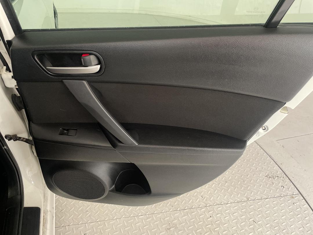 Photo '19' of Mazda Axela