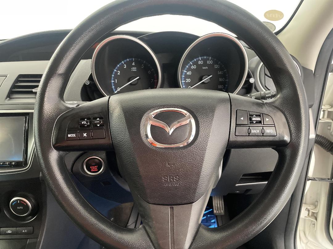 Photo '28' of Mazda Axela