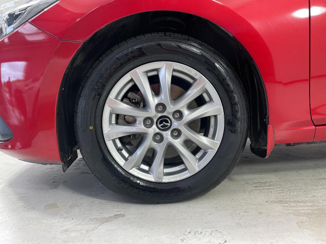 Photo '10' of Mazda Axela