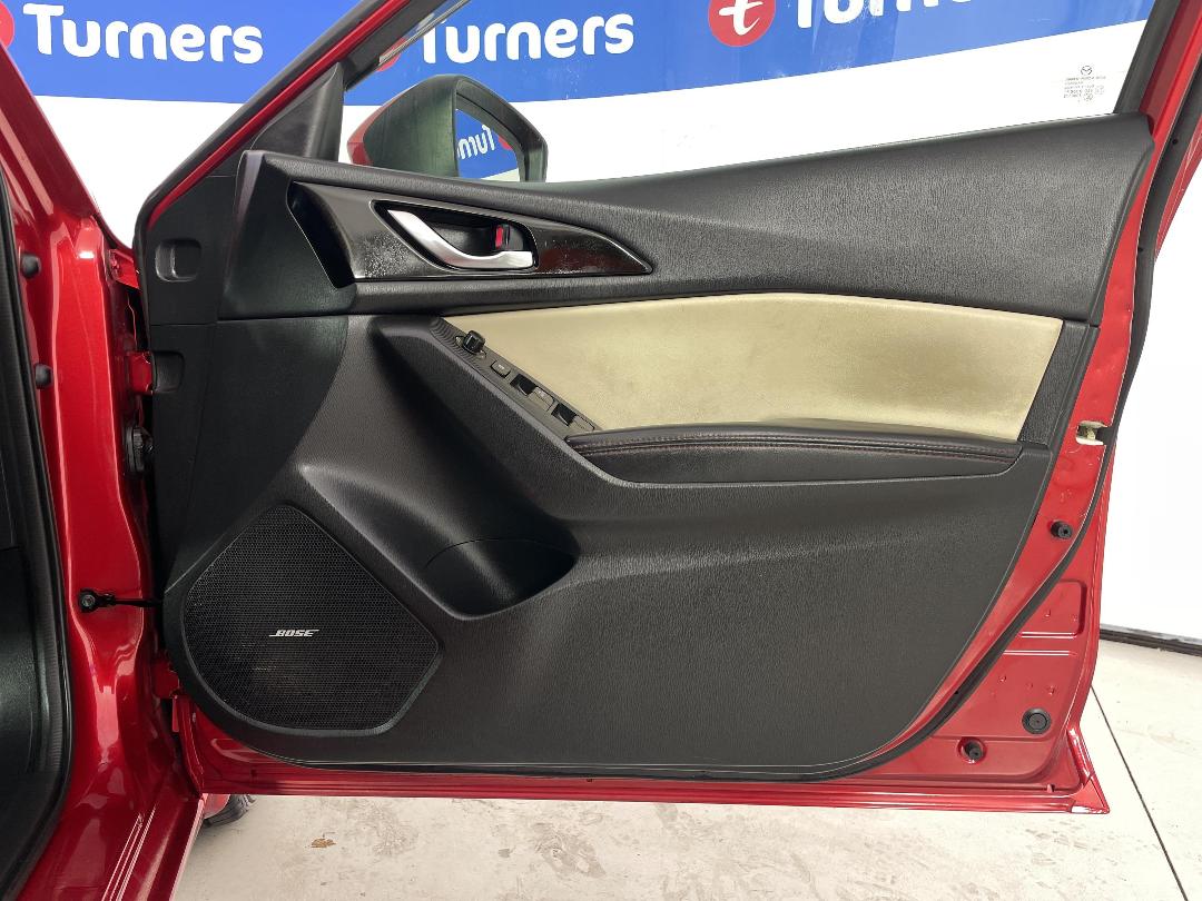 Photo '15' of Mazda Axela