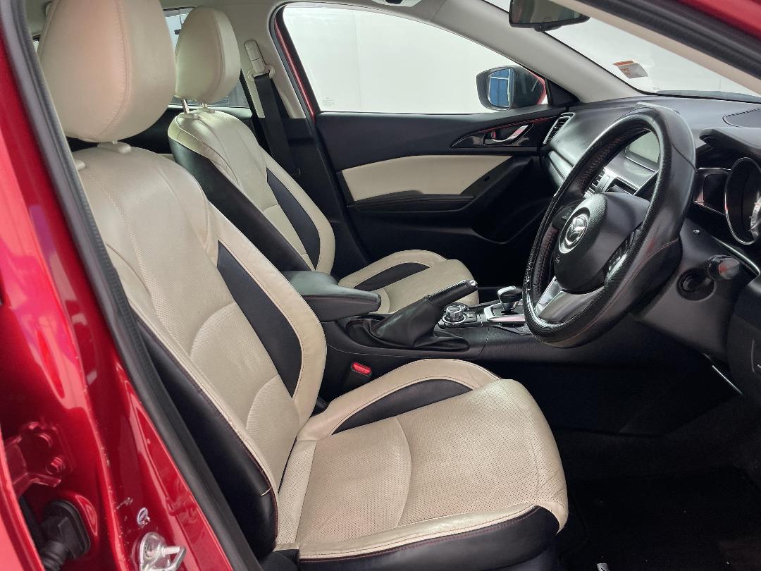 Photo '16' of Mazda Axela