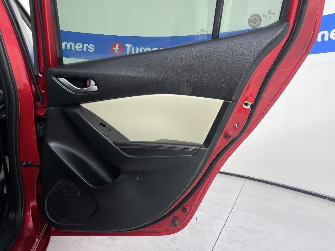 Photo '19' of Mazda Axela