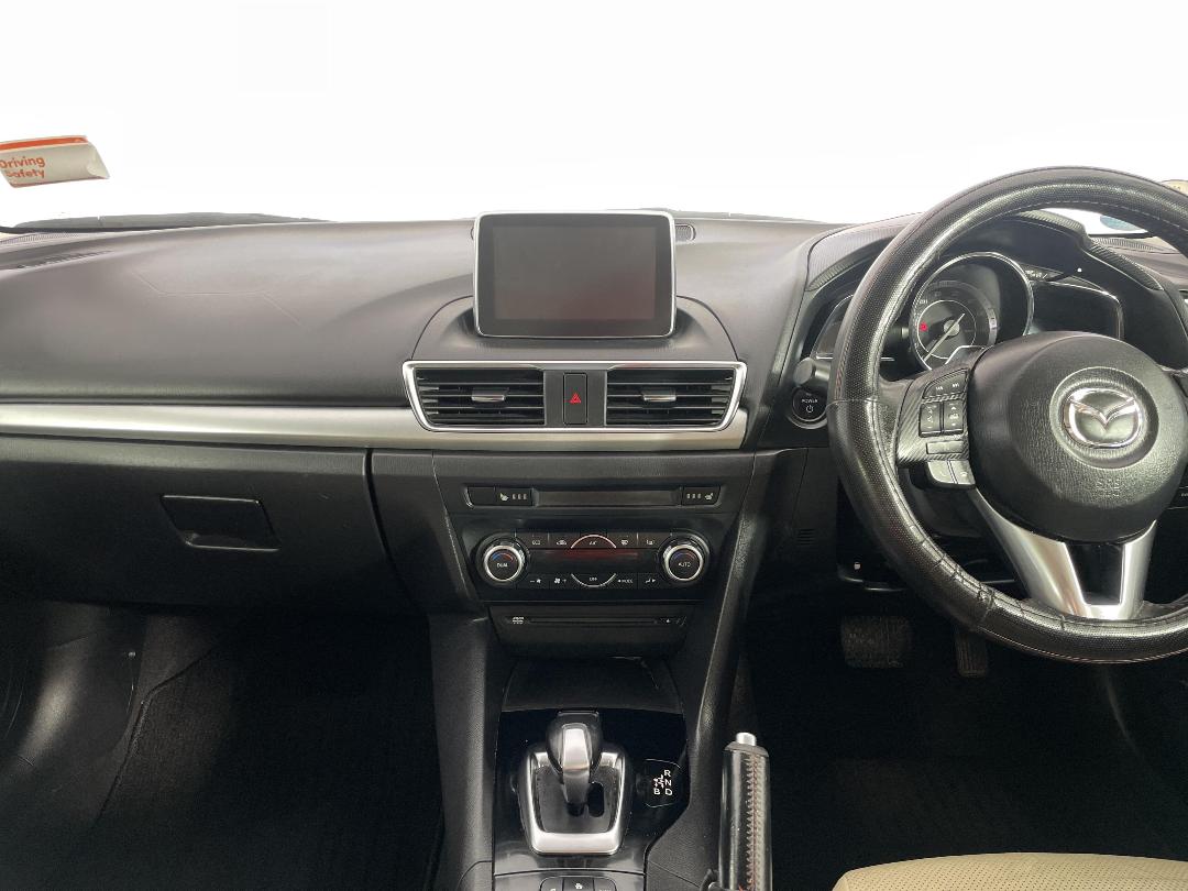 Photo '17' of Mazda Axela