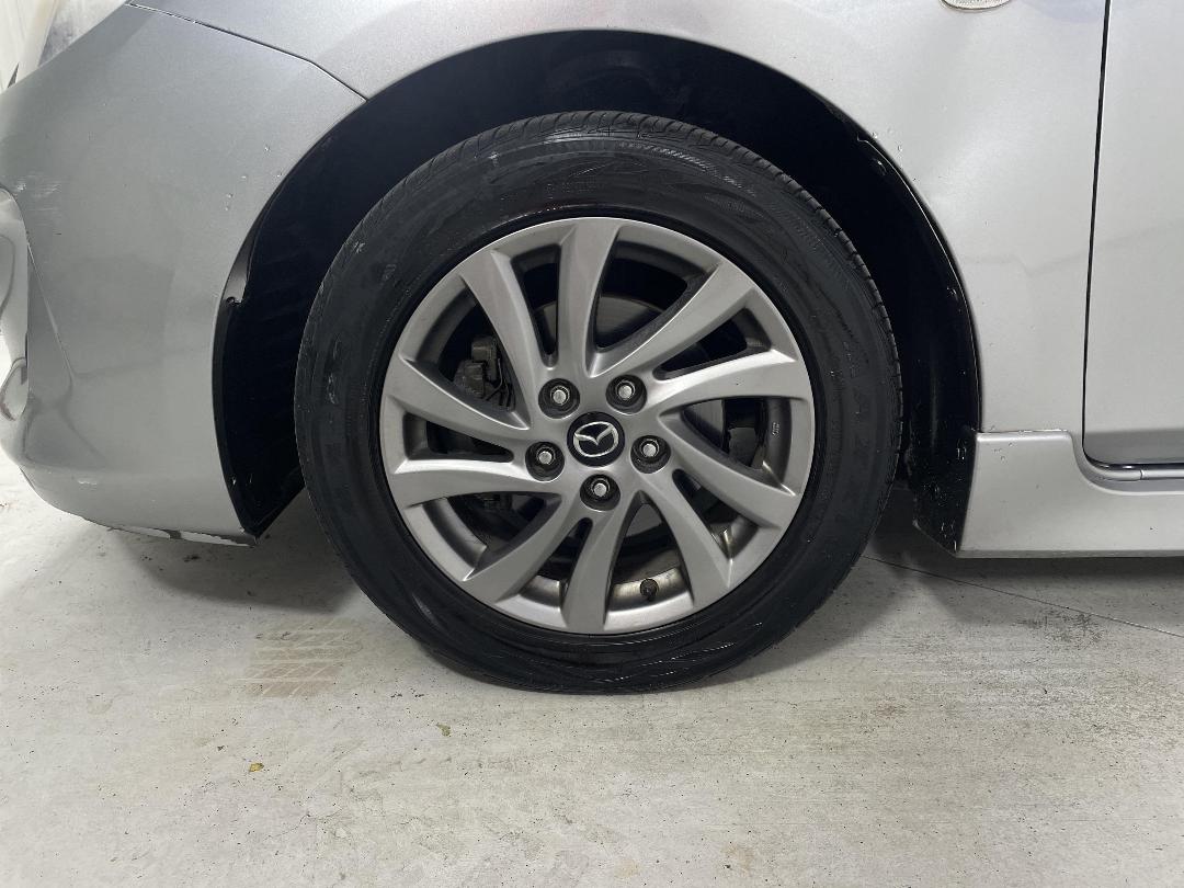 Photo '10' of Mazda Axela