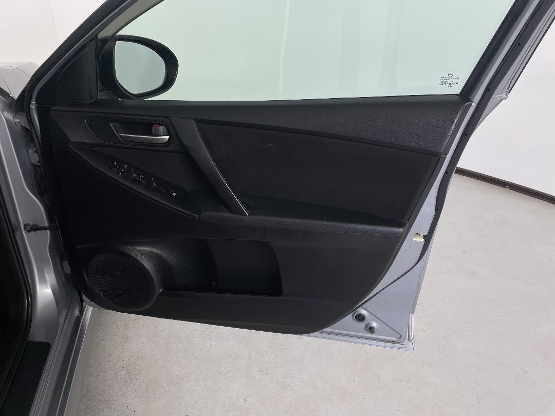 Photo '15' of Mazda Axela