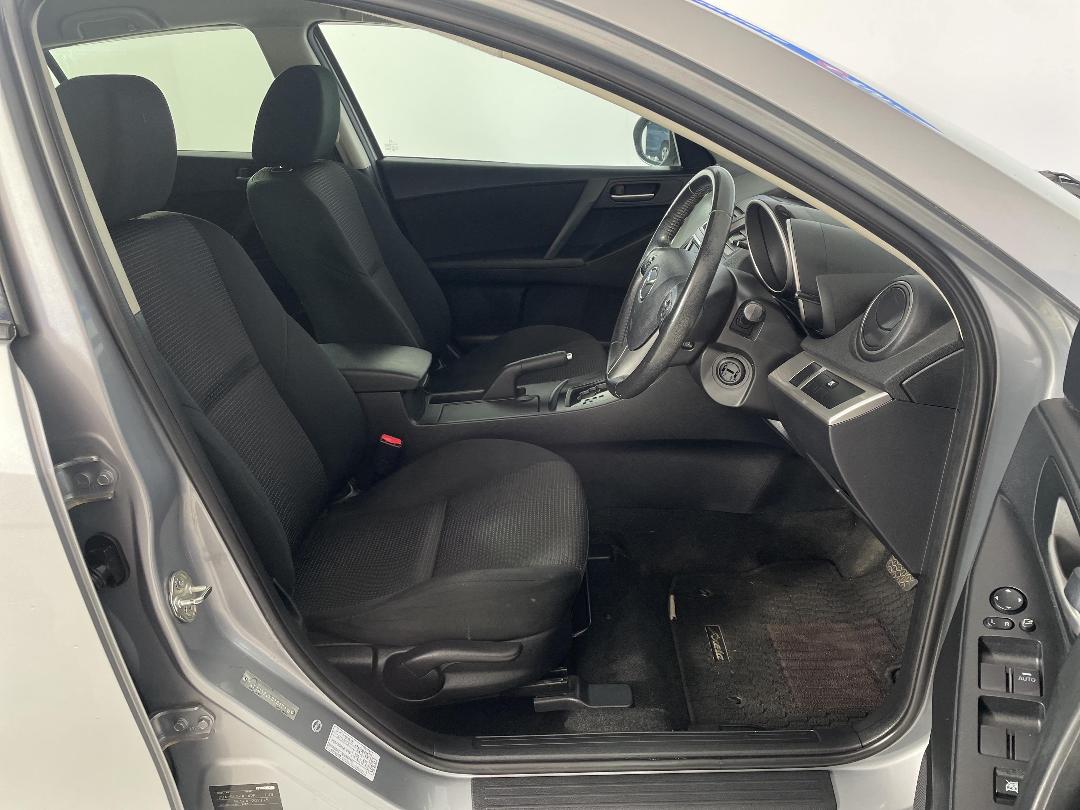 Photo '16' of Mazda Axela