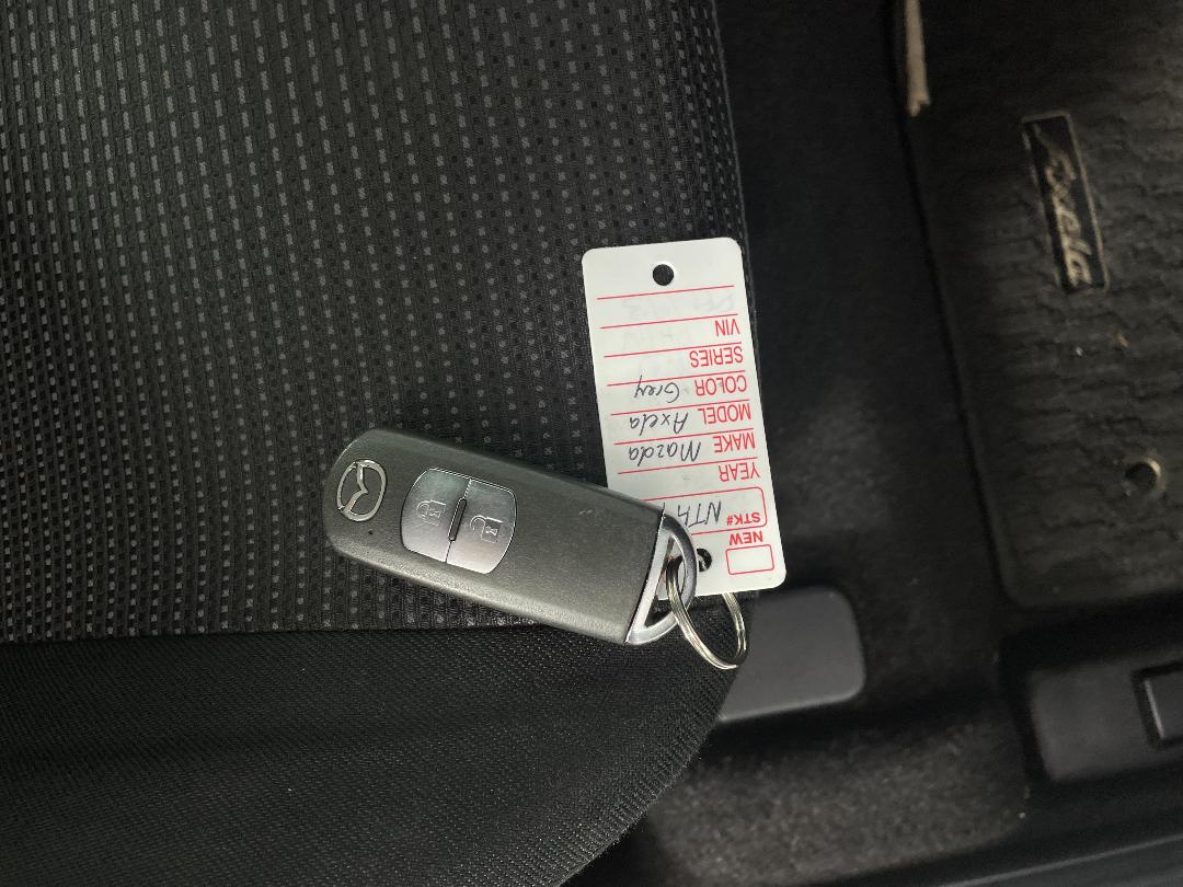 Photo '22' of Mazda Axela