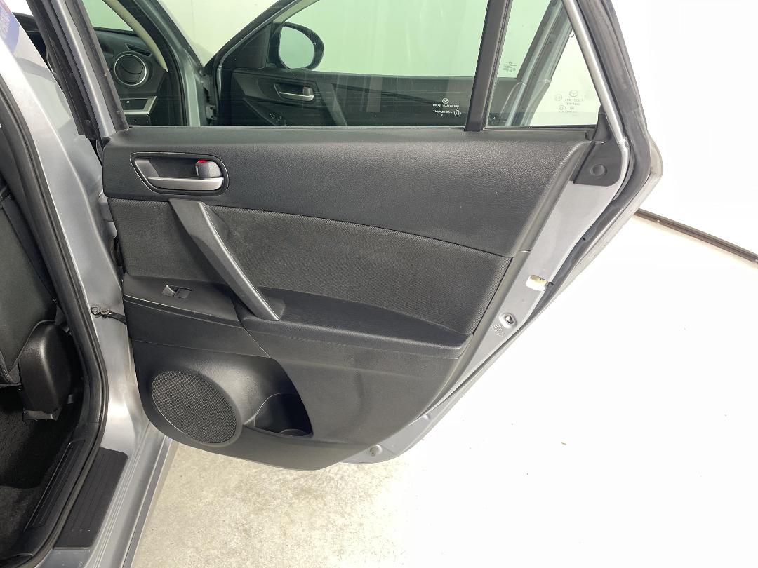 Photo '19' of Mazda Axela