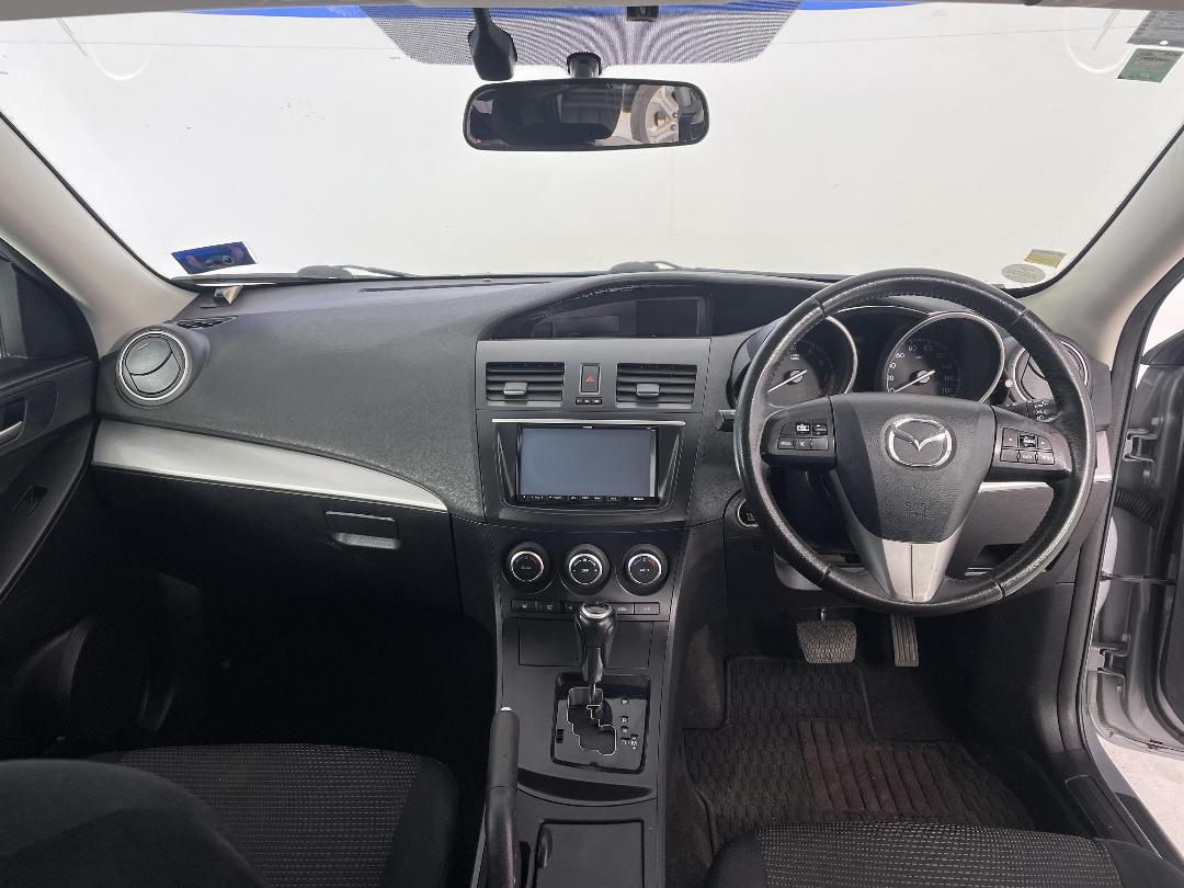 Photo '17' of Mazda Axela